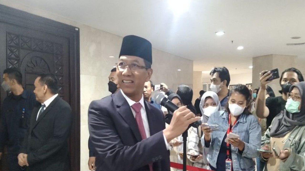 Penjabat Gubernur DKI Heru Budi Hartono memberikan keterangan pers di Gedung DPRD DKI Jakarta, Rabu (28/12/2022) ANTARA/Dewa Ketut Sudiarta Wiguna