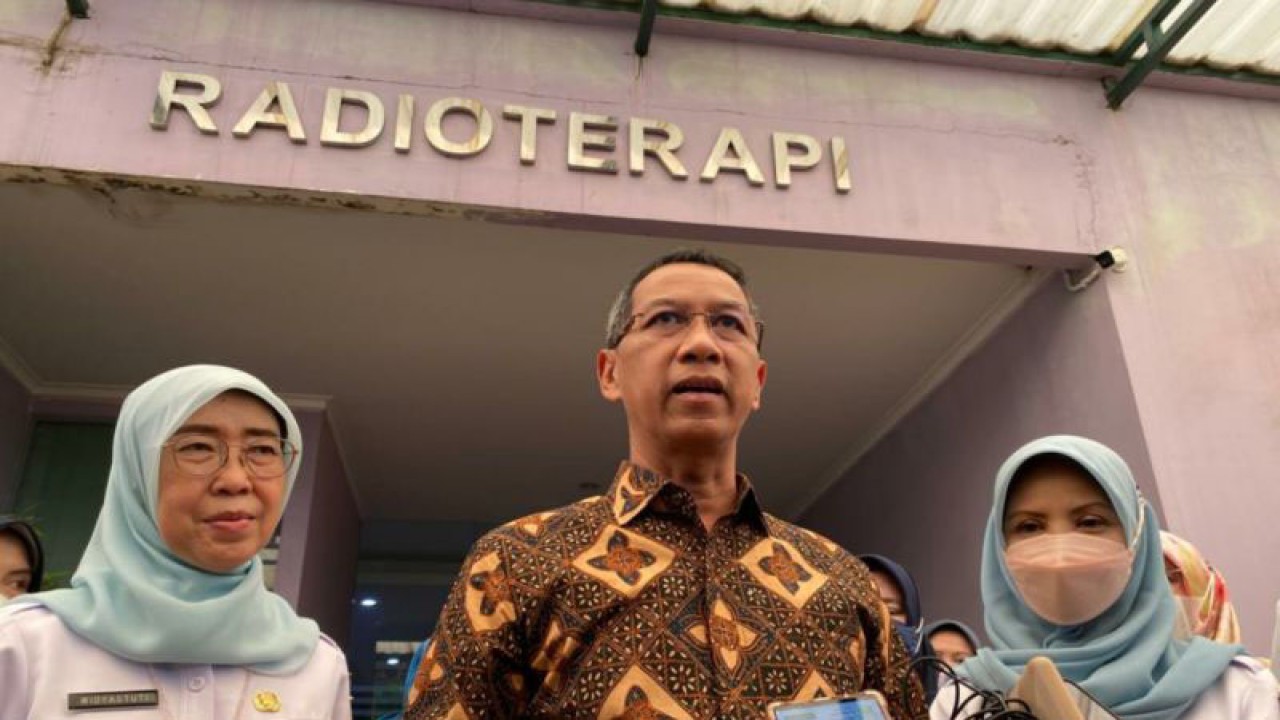 Pj Gubernur DKI Heru didampingi Kepala Dinas Kesehatan (Kadinkes) DKI Jakarta Widyastuti dan Direktur Utama RSUD Pasar Minggu, Endah Kartika Dewi, Jakarta, Rabu (21/12/2022). ANTARA/Luthfia Miranda Putri