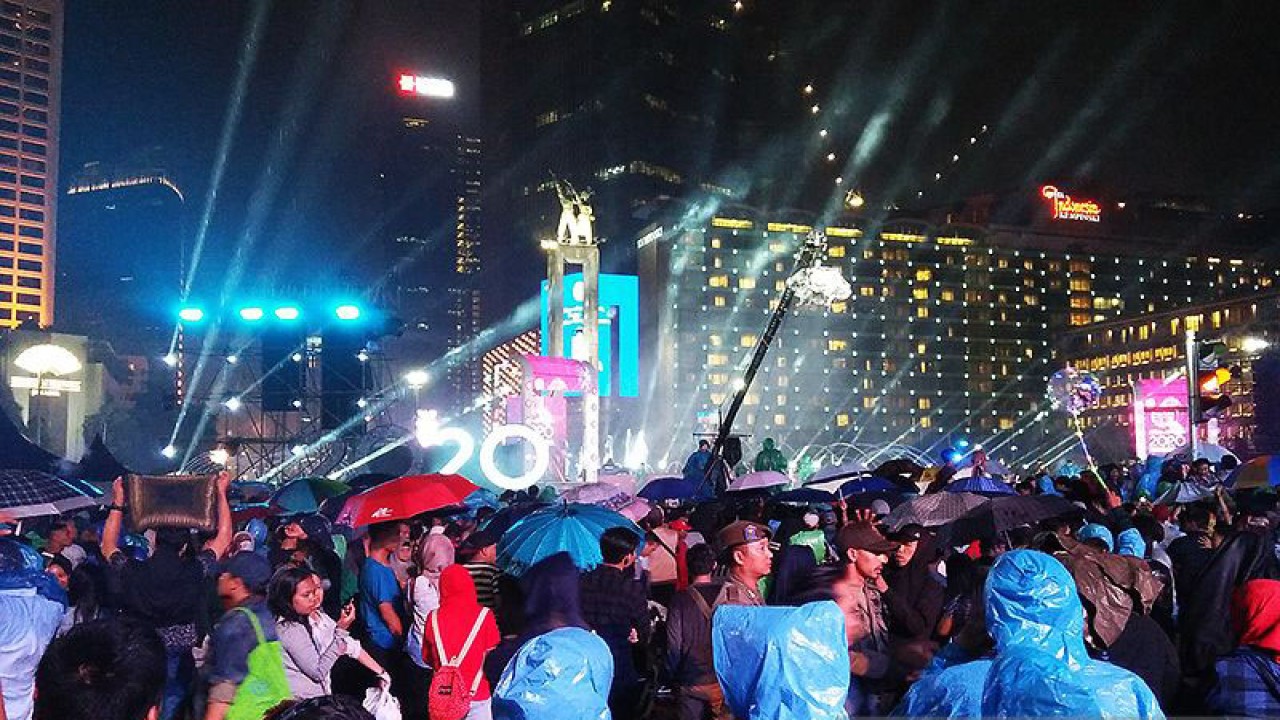 Arsip suasana panggung hiburan menyambut Tahun Baru 2020 di Bundaran HI, Sudirman - Thamrin, Jakarta, Selasa (31/12/2019). ANTARA/Dewa Wiguna/aa.