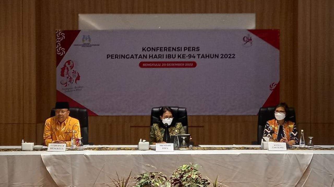 Menteri Pemberdayaan dan Perlindungan Anak (PPPA) RI, I Gusti Ayu Bintang saat konferensi pers di Bengkulu. ANTARA/Anggi Mayasari