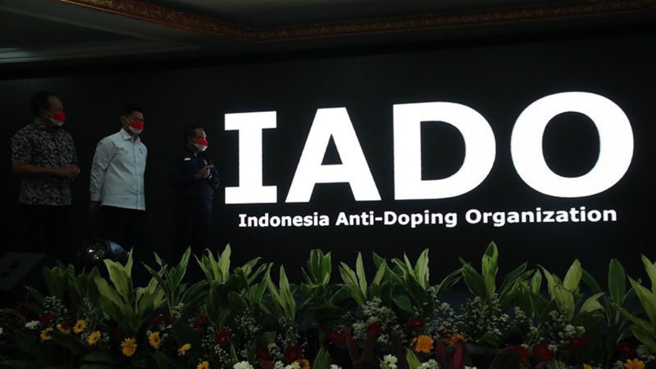 Lembaga Anti-Doping Indonesia (LADI) resmi berganti nama menjadi Indonesia Anti-Doping Organization (IADO) saat diperkenalkan dalam acara pengumuman pembebasan sanksi WADA di Kantor Kemenpora, Jakarta, Jumat (4-2-2022). ANTARA/HO-Kemenpora/am.