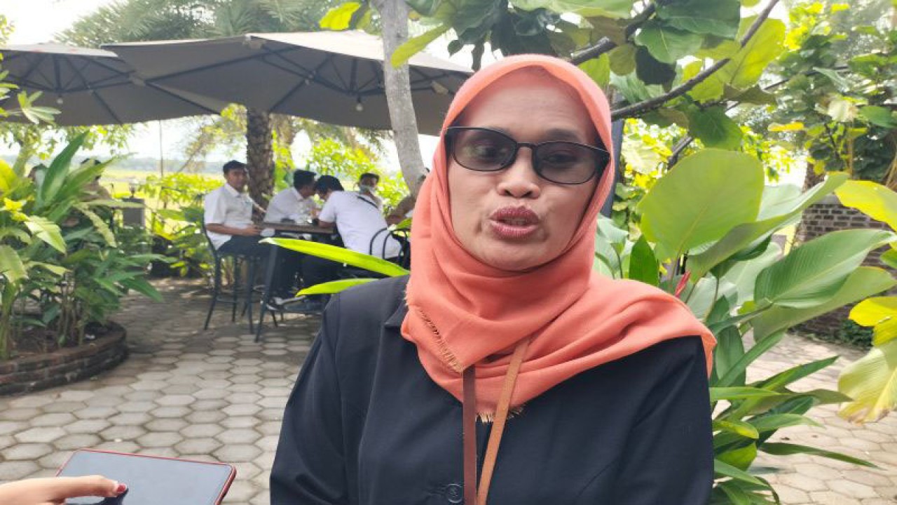 Ketua KPU Kulon Progo Ibah Muthiah. (ANTARA/Sutarmi)