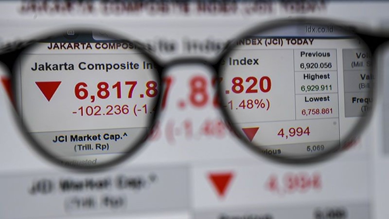 Ilustrasi: Pergerakan turun Indeks Harga Saham Gabungan (IHSG) di Bursa Efek Indonesia, Jakarta. ANTARA FOTO/M Risyal Hidayat/rwa. (ANTARA FOTO/M RISYAL HIDAYAT)