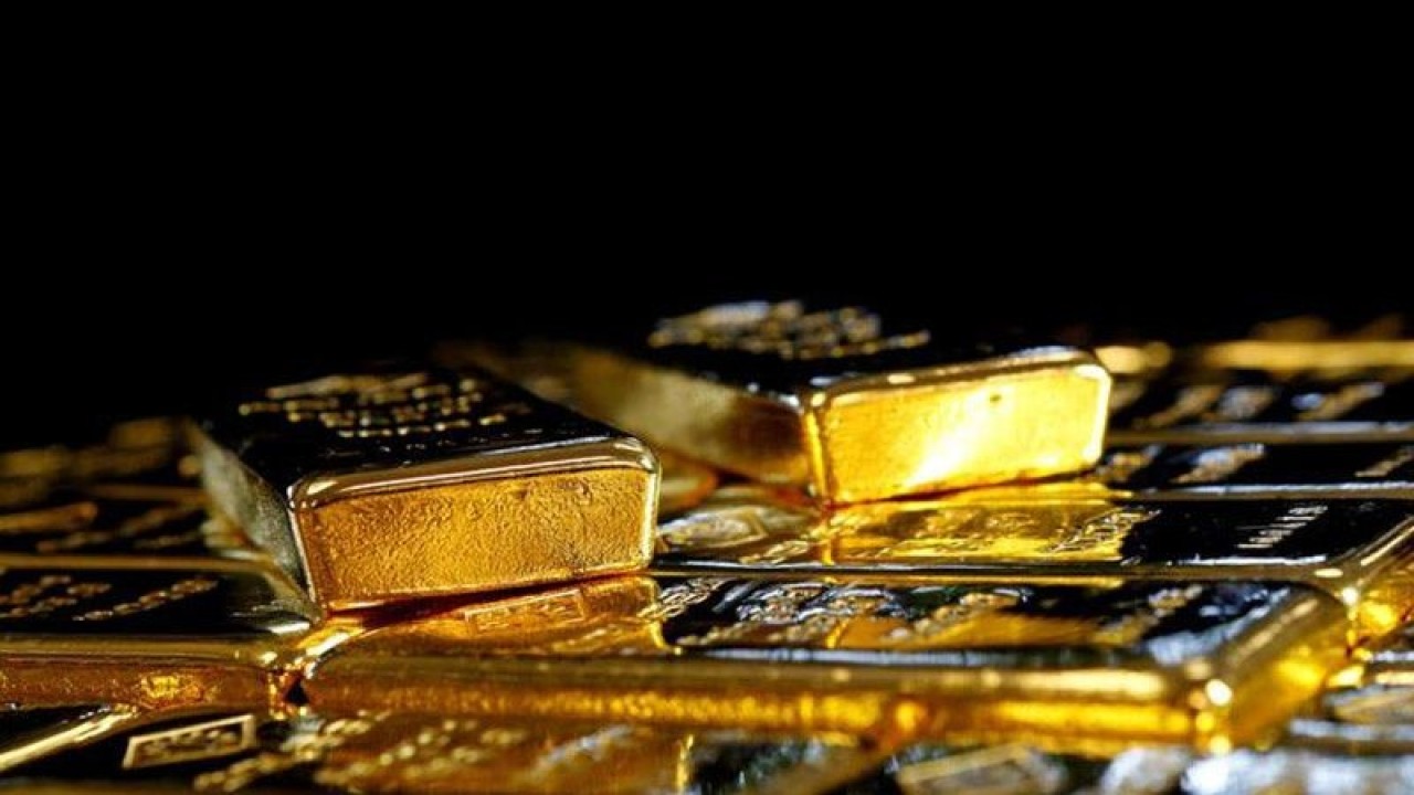 Ilustrasi - Batangan emas di Pabrik Pemisahan Emas dan Perak Austria di Wina, Austria. ANTARA/REUTERS/Leonhard Foeger/aa.