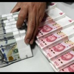 Ilustrasi: Dolar Amerika dan Yuan China (ANTARA/REUTERS)-1670901814