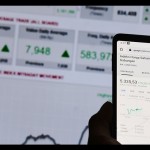 Ilustrasi - Layar monitor menampilkan pergerakan Indeks Harga Saham Gabungan (IHSG) di Bursa Efek Indonesia, Jakarta. ANTARA FOTO/Hafidz Mubarak A/wsj.-1671184974