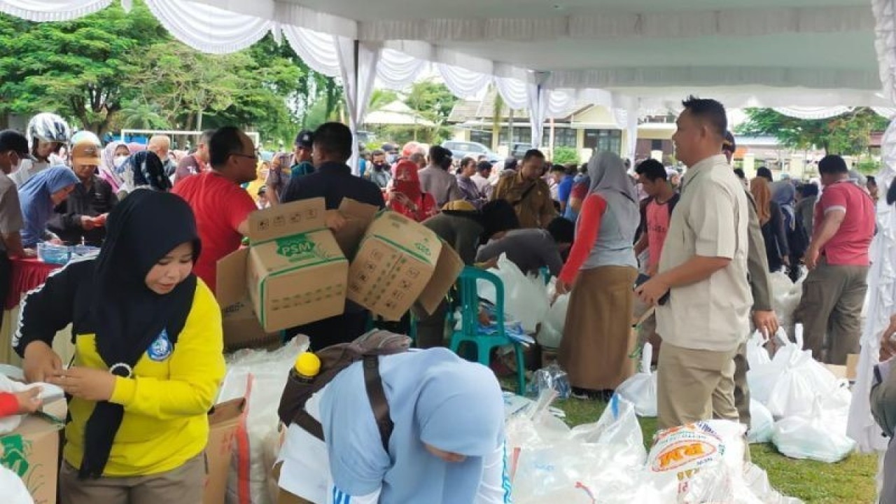 Ilustrasi, Pemprov Kepulauan Bangka Belitung gelar kegiatan operasi pasar untuk menekan inflasi. ANTARA (Aprionis)