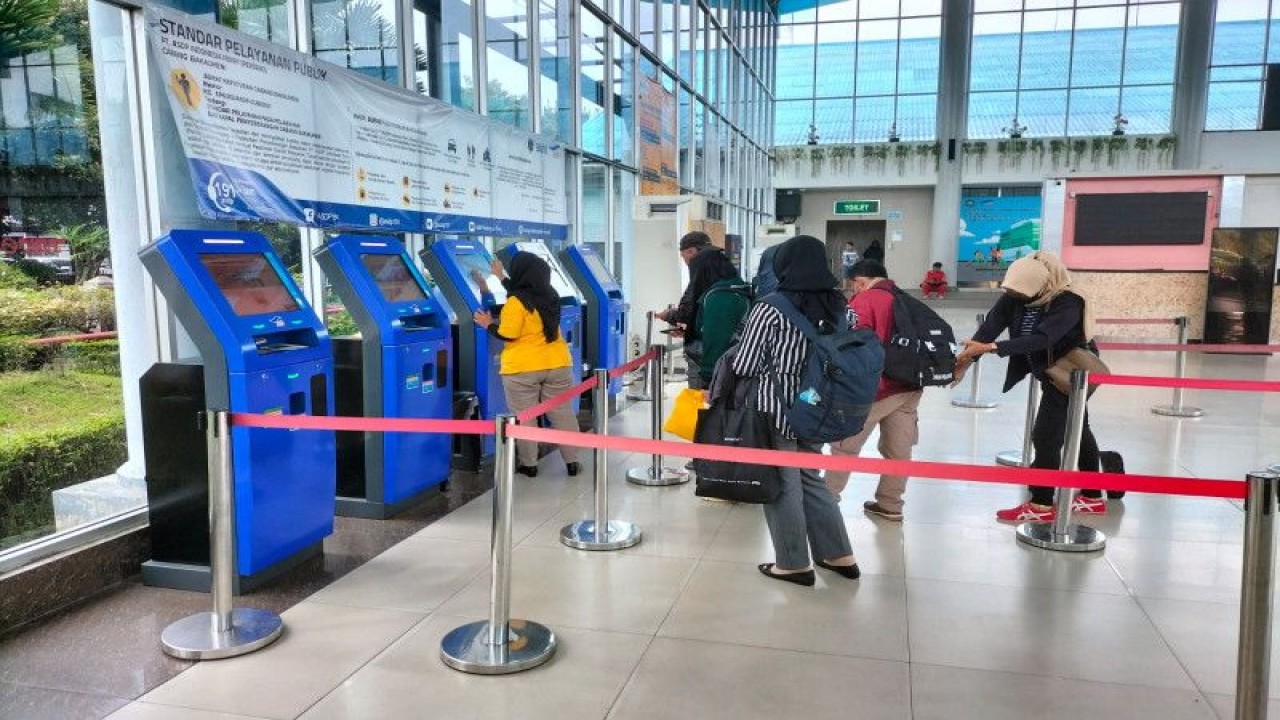 Ilustrasi penumpang di Pelabuhan Bakauheni, Lampung Selatan (ANTARA/HO)