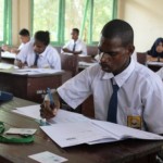 Ilustrasi - Sejumlah siswa SMP di Agats, Ibukota Kabupaten Asmat mengikuti Ujian Nasional. ANTARA/HO-Humas Pemkab Asmat-1670465752