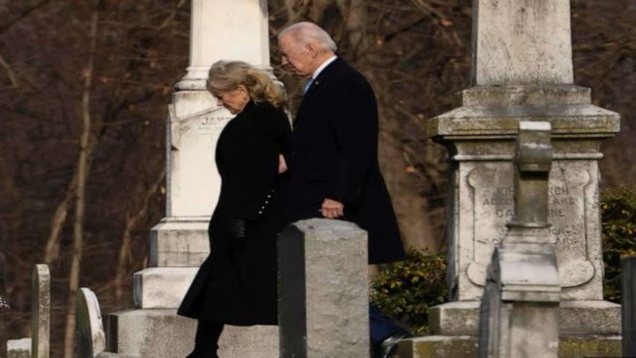 Presiden AS Joe Biden Biden menandai peringatan 50 tahun kecelakaan mobil yang menewaskan istri pertama, Neilia, dan putrinya, Naomi. (Reuters)