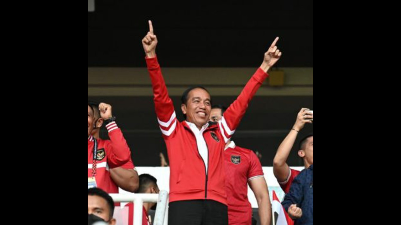 Presiden Jokowi saat menyaksikan pertandingan Indonesia Vs Thailand. (Net)