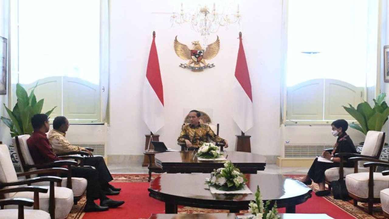 Presiden RI Joko Widodo menerima Menteri Luar Negeri Malaysia Dato’ Seri Diraja Zambry Abdul Kadir beserta delegasi di Istana Merdeka, Jakarta, Jumat (30-12-2022). (ANTARA/HO-Biro Pers Sekretariat Presiden/Kris)