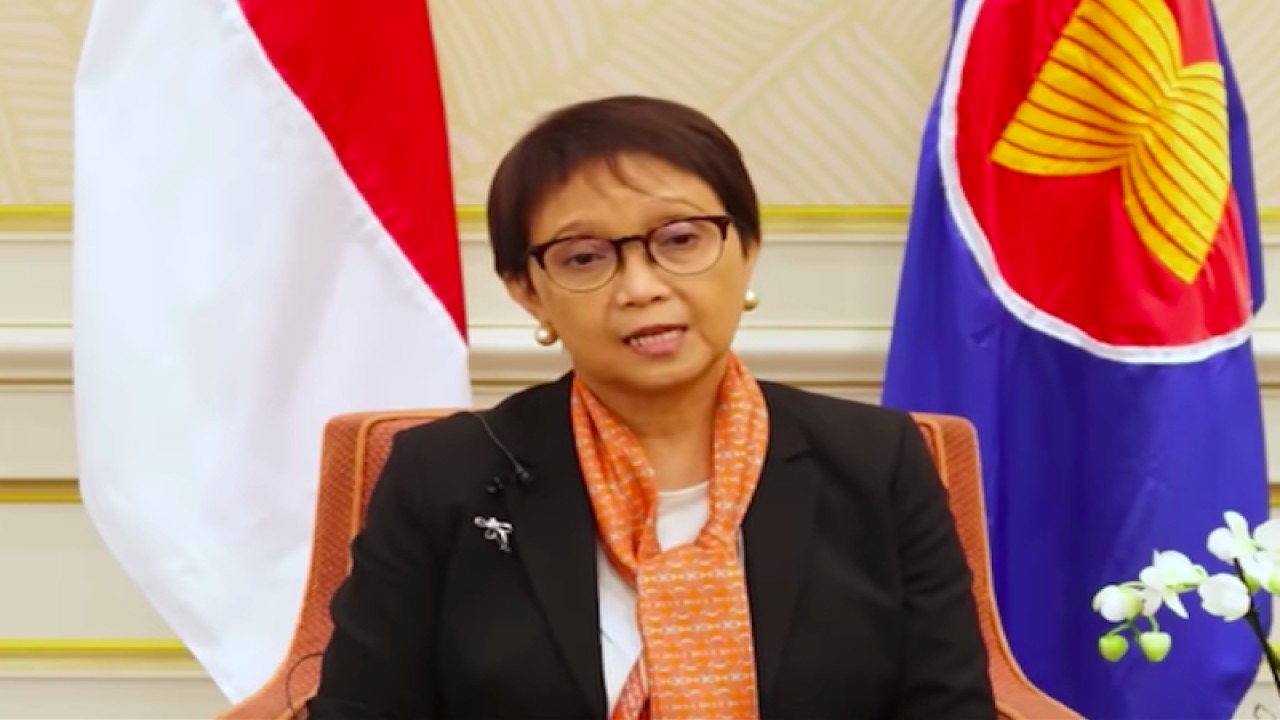 Tangkapan layar: Menlu RI Retno Marsudi ketika menyampaikan pengarahan pers secara daring mengenai KTT ASEAN-EU dari Brussels, Belgia, Rabu (14/12/2022). (ANTARA/HO-YouTube Sekretariat Presiden)
