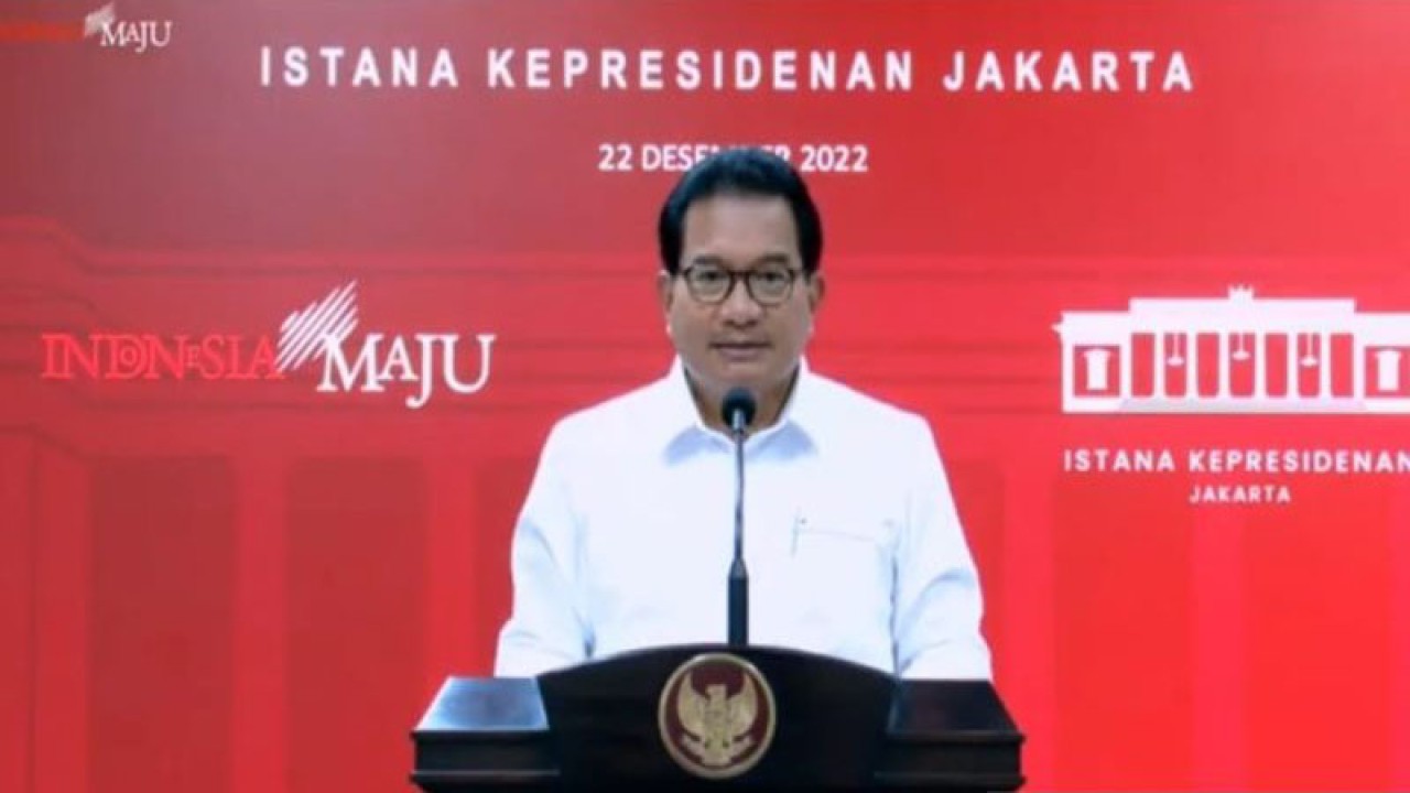 Juru Bicara Satgas Penanganan COVID-19 Prof Wiku Adisasmito saat menyampaikan keterangan pers Perkembangan Penanganan COVID-19 di Indonesia yang diikuti dalam jaringan dari Jakarta, Kamis (22/12/2022). (ANTARA/Andi Firdaus)