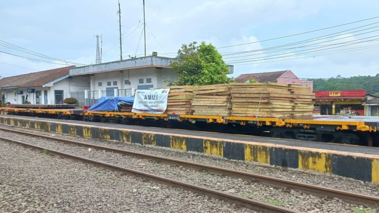 Sejumlah Alat Material Untuk Siaga (AMUS) disiagakan di sejumlah lokasi rawan untuk mendukung kelancaran angkutan Natal dan Tahun Baru mulai 22 Desember 2022 hingga 8 Januari 2023. ANTARA/HO-PT KAI.