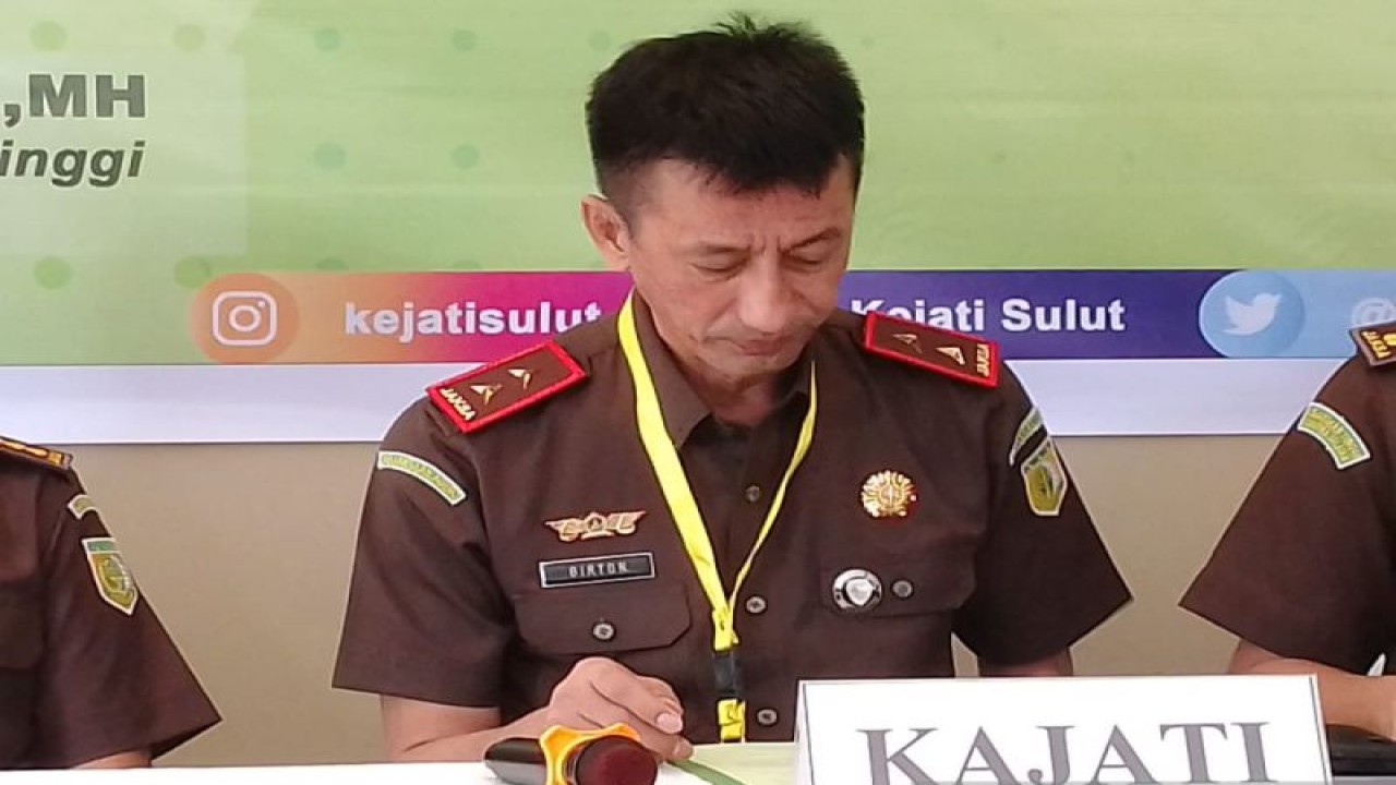 Kajati sulut Edy Birton SH, MH. ANTARA/Jorie Darondo (1)