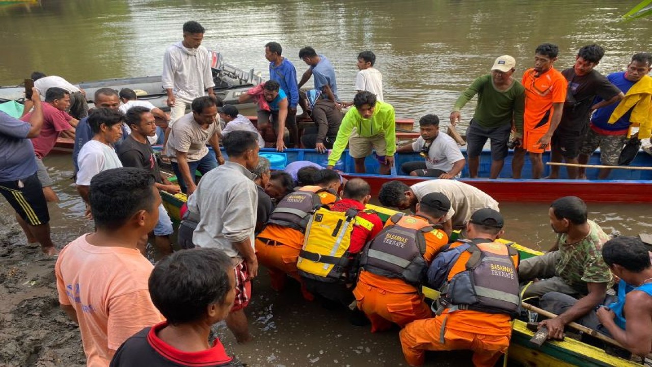 Basarnas menyatakan, korban hilang di Kali Jodo, Kabupaten Halmahera Utara (Malut) bernama  Jonathan Kariang (65 tahun) dinyatakan hilang akhirnya ditemukan dalam kondisi meninggal dunia (Abdul Fatah)