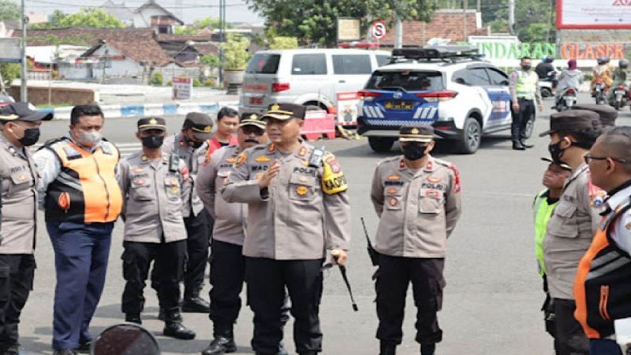 Kapolresta Probolinggo AKBP Wadi Sa’bani melakukan koordinasi dengan sejumlah pihak terkait pengamanan malam tahun baru di Kota Probolinggo, Rabu (28/12/2022) (ANTARA/HO-Polres Probolinggo Kota)