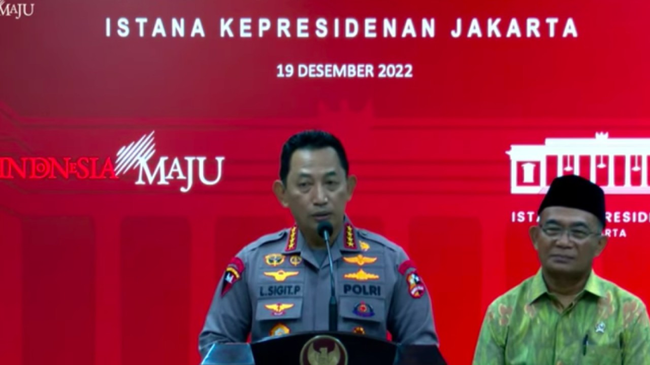 Tangkapan layar - Kapolri Jenderal Pol Listyo Sigit Prabowo dan Menteri Koordinator Pembangunan Manusia dan Kebudayaan Muhadjir Effendy, di Kantor Presiden, jakarta, Senin (19/12/2022). ANTARA/Indra Arief Pribadi