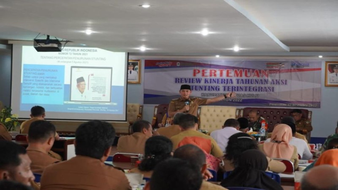 Wakil Bupati Kapuas Hulu Wahyudi Hidayat menghadiri pertemuan review kinerja tahunan aksi stunting terintegrasi Kabupaten Kapuas Hulu Tahun 2022, di Putussibau Kapuas Hulu Kalimantan Barat, Senin (12/12/2022). ANTARA/HO-Prokopim Setda Kapuas Hulu