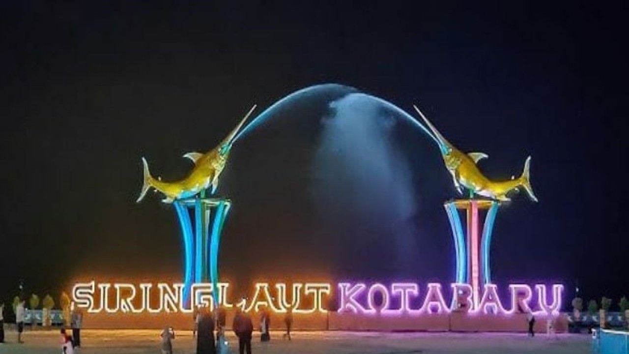 Kawasan Siring Laut yang menjadi ikon Kabupaten Kotabaru. (ANTARA/Firman)