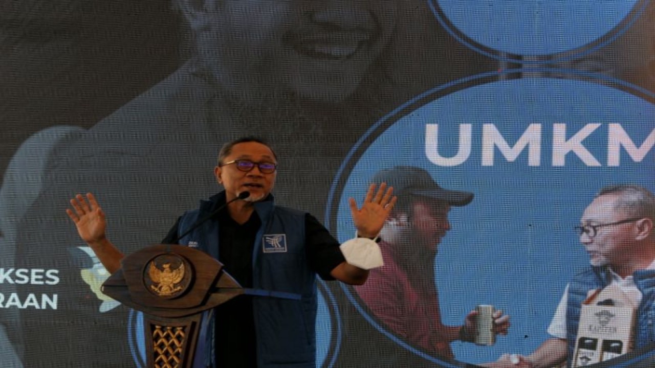 Menteri Perdagangan (Mendag) Zulkifli Hasan saat menghadiri semarak IKM Lampung. Bandarlampung, Rabu (28/12/2022). ANTARA/Ruth Intan Sozometa Kanafi.