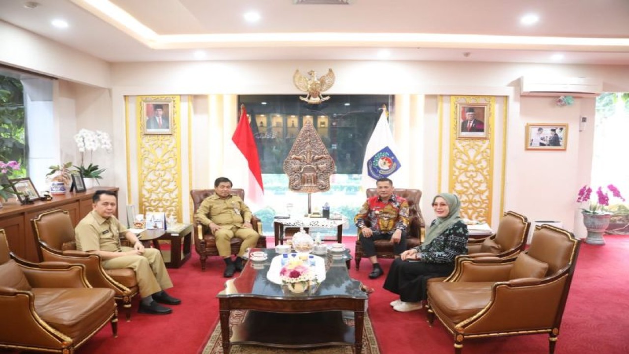 Kementerian Dalam Negeri (Kemendagri) memanggil Bupati Kepulauan Meranti, Muhammad Adil karena pernyataannya pada Rapat Koordinasi Nasional (Rakornas) Pengelolaan Pendapatan dan Belanja Daerah di Pekanbaru beberapa waktu lalu. (ANTARA/HO-Kemendagri)