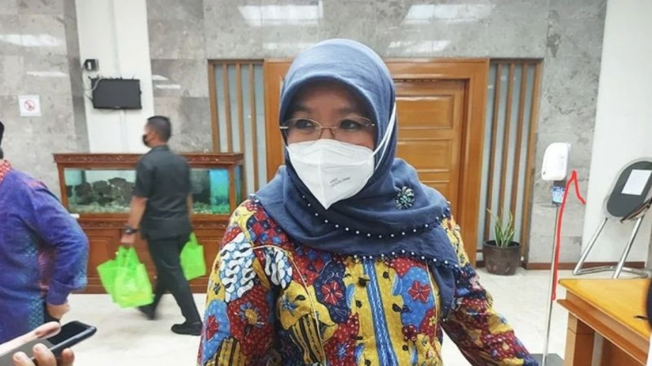Kepala Biro Komunikasi dan Pelayanan Publik Kemenkes RI Siti Nadia Tarmizi saat menyampaikan keterangan kepada wartawan di Gedung Kemenkes RI Jakarta, Kamis (8/12/2022). (ANTARA/Andi Firdaus/am).
