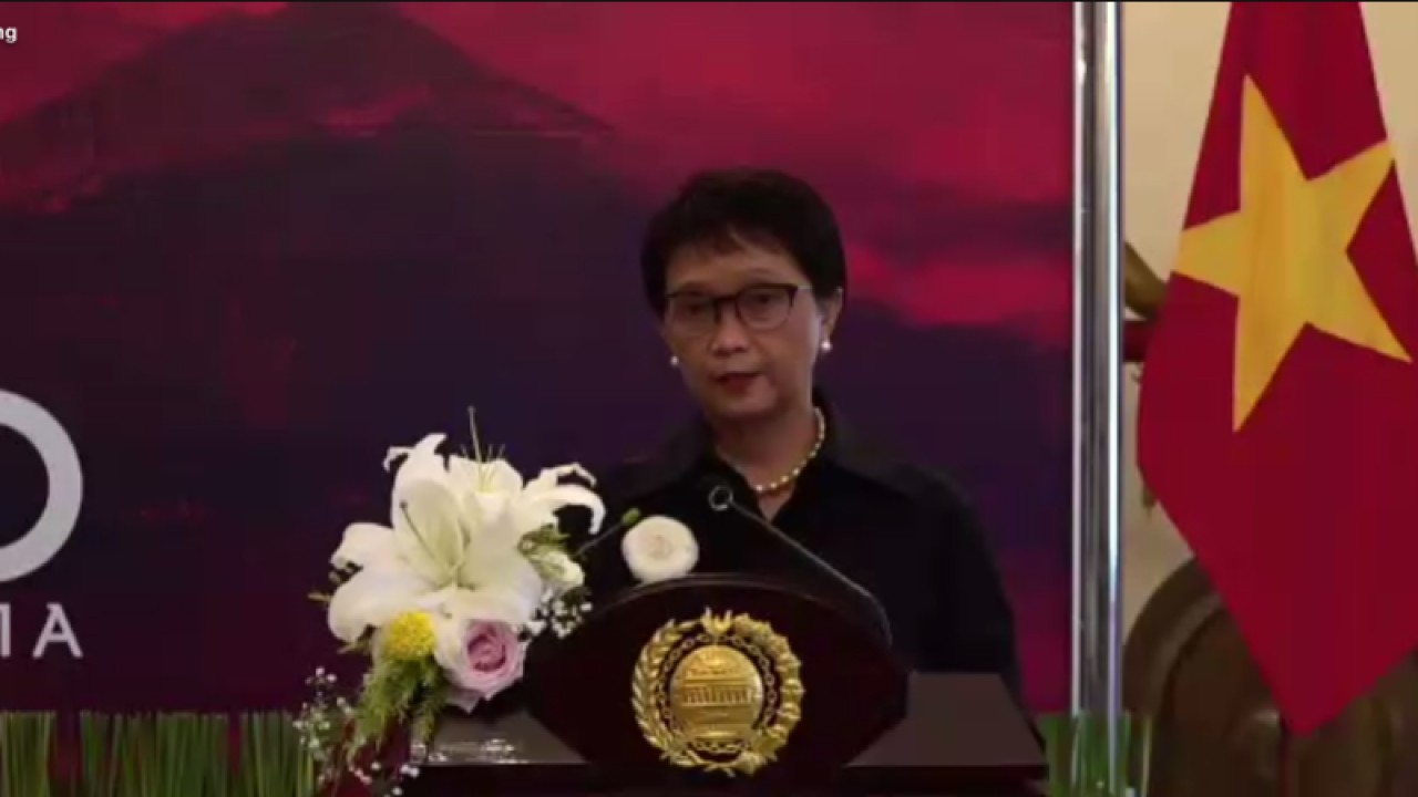 Tangkapan layar Menlu RI Retno Marsudi ketika menyampaikan keterangan pers secara daring, usai pertemuan Komisi Bersama untuk Kerja Sama Bilateral (JCBC) ke-4 Indonesia-Vietnam di Jakarta, Rabu (20/7/2022). (ANTARA/Yashinta Difa)