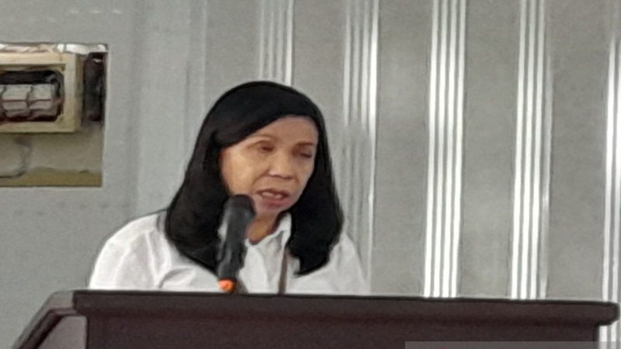 Kepala BPS Kota Ambon Chaterina Persulessy. (ANTARA/John Soplanit)