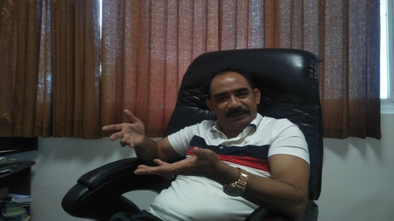 Kepala Dinas Koperasi dan UMKM Kabupaten Lombok Tengah, Nusa Tenggara Barat, Ikhsan (ANTARA/Akhyar)