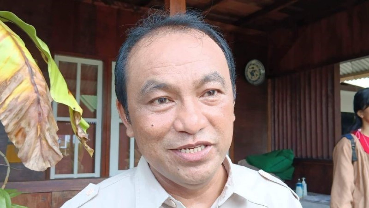 Kepala Dinas Pariwisata Pemuda dan Olahraga Manokwari, Imanuel Hasitongan Pangaribuan. (ANTARA/Rachmat Julaini)