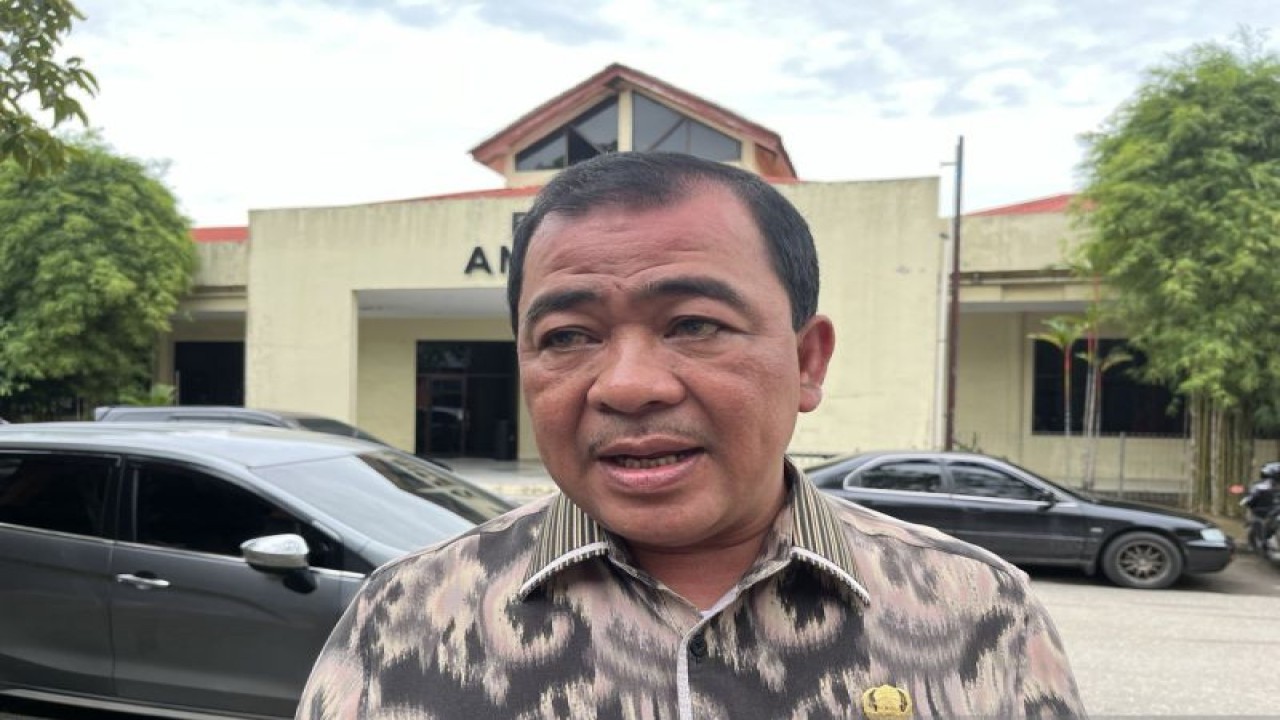 Kepala Dinas Perindustrian dan Perdagangan Kota Batam Gustian Riau (ANTARA/Jessica)