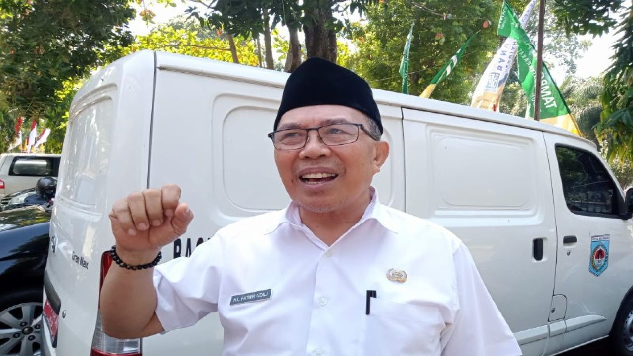 Kepala Dinas Perindustrian, Koperasi, dan Usaha Kecil Menengah (Disperinkop UKM) Kota Mataram H Lalu Fatwir Uzali. (Foto: ANTARA/Nirkomala)