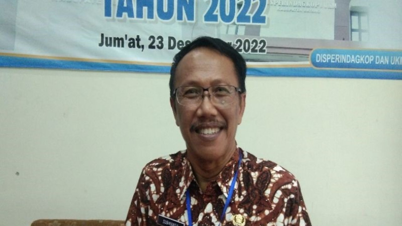 Kepala Dinas Perindustrian, Perdagangan, Koperasi, dan UKM Kabupaten Batang Subiyanto. (ANTARA/Kutnadi)