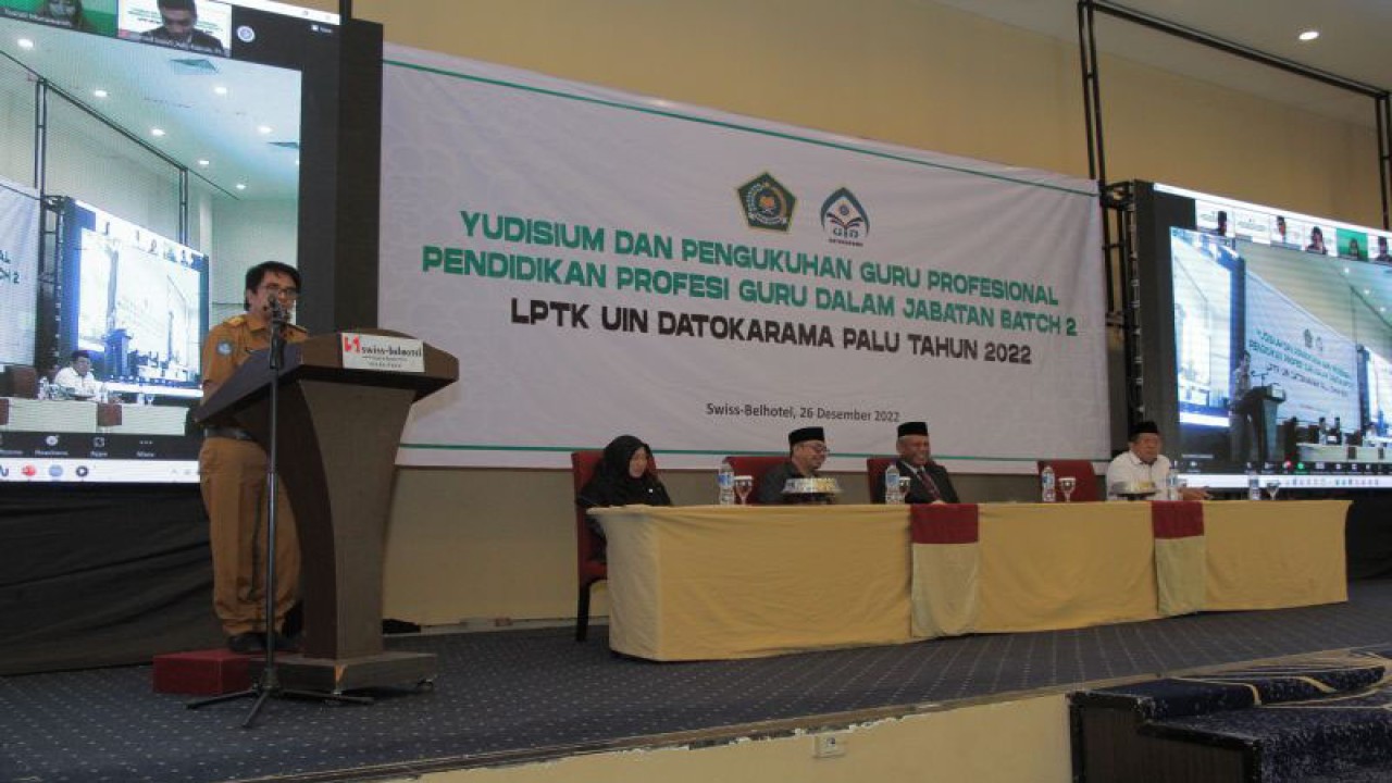 Kepala Disdikbud Palu Hardi menyampaikan sambutan pada acara yudisium dan pengukuhan 185 guru profesional dalam jabatan PPG batch II LPTK UIN Datokarama, di Palu, Senin (26/12/2022). (ANTARA/Istimewa)