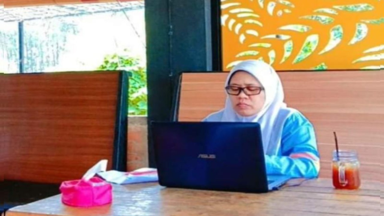Kepala DPPKAD Pesisir Selatan, Hellen Hasmeita
