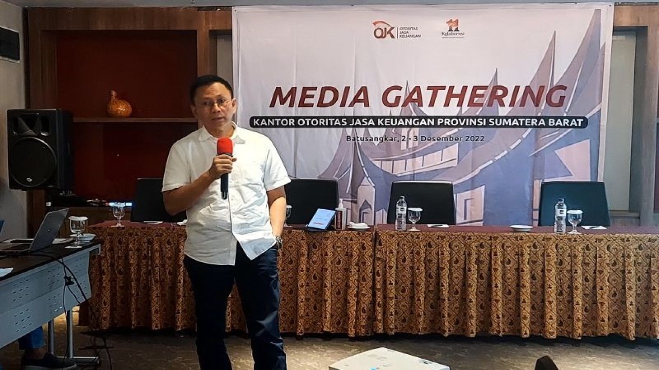 Kepala OJK Sumbar Yusri. (Antara/Ikhwan Wahyudi)