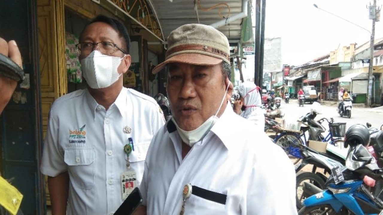 Kepala Perum Bulog Cabang Pekalongan Ramadin Ruding. ANTARA/Kutnadi