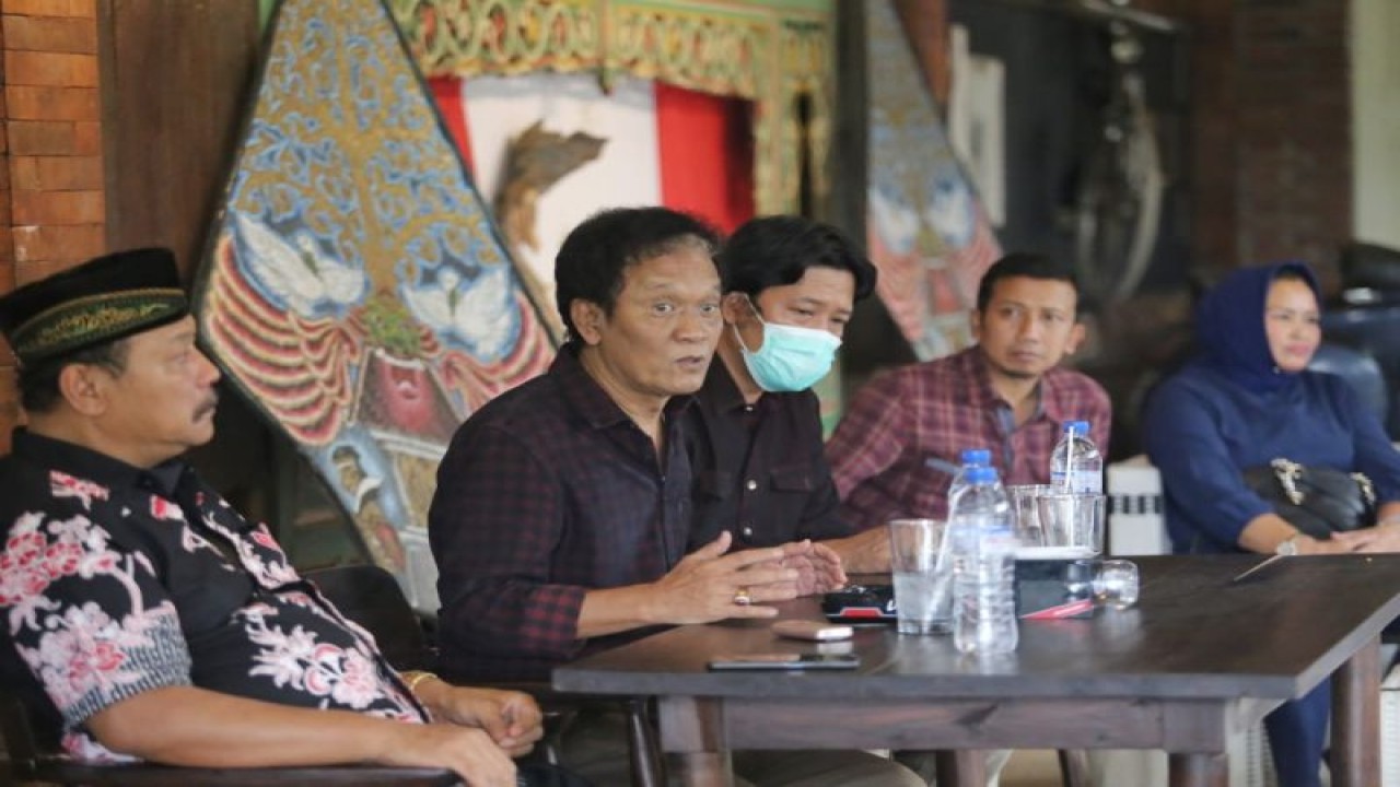 Ketua DPRD Jateng Bambang Kusriyanto (kedua dari kiri) dalam sebuah kegiatan (HO-Istimewa)