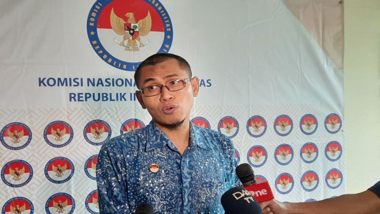 Wakil ketua Komisi Nasional Disabilitas (KND) Deka Kurniawan dalam Konfrensi Pers satu tahun KND dan Peringatan Hari Disabilitas di Jakarta, Selasa (06/12/2022) (ANTARA/Fitra Ashari)