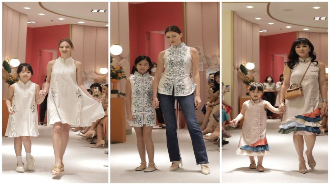 Koleksi terbaru “The Tale of Nü Wa” dari jenama SISSAE di Plaza Senayan, Jakarta, Senin (12/12/2022) (ANTARA/HO-Sissae)