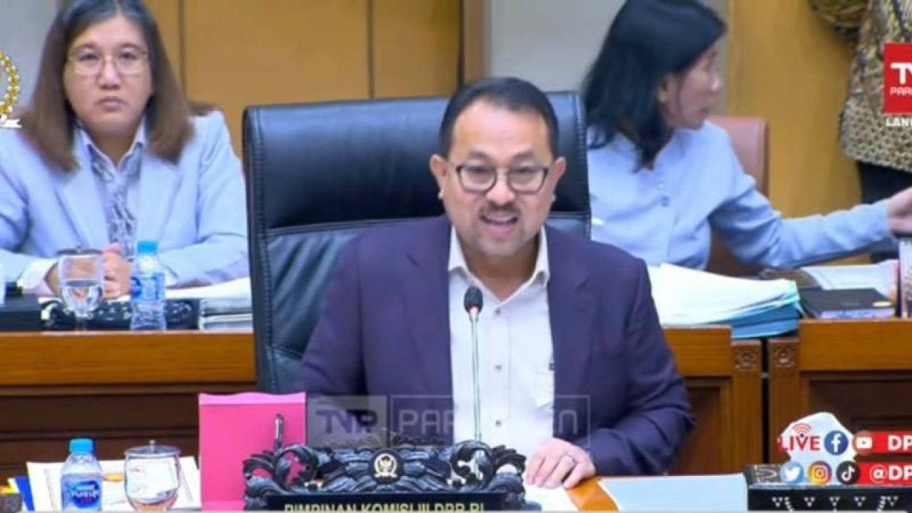 Tangkapan layar - Wakil Ketua Komisi III DPR RI Pangeran Khairul Saleh memimpin jalannya rapat kerja RUU Pengesahan Perjanjian antara Pemerintah RI dan Pemerintah Singapura tentang Ekstradisi Buronan di Jakarta, Senin (5-12-2022). ANTARA/Melalusa Susthira K.