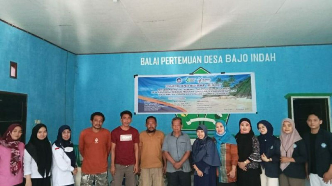 Poltekkes Kendari edukasi warga pencegahan stunting di pesisir Konawe, Sultra, Jumat (2/12/2022). (ANTARA/Harianto)