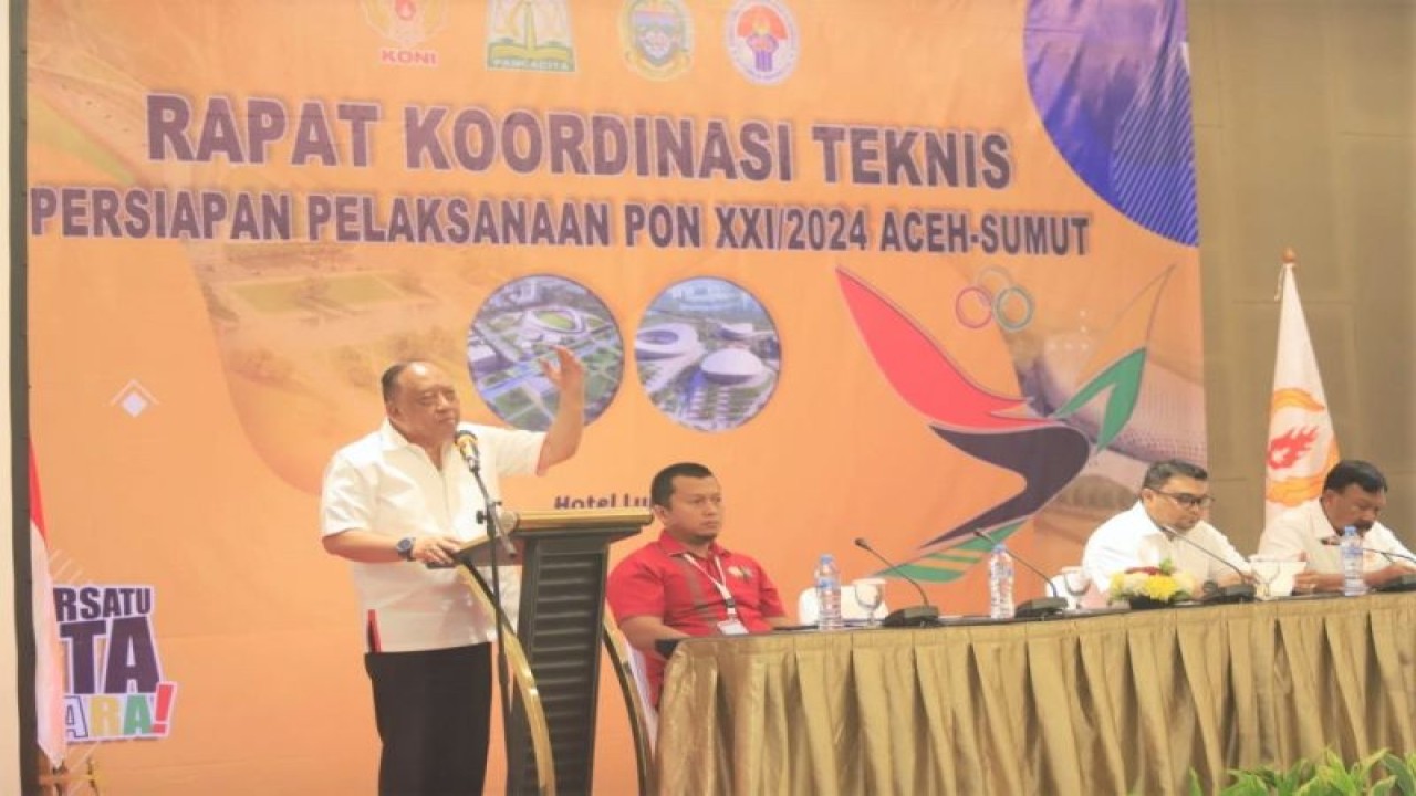 Ketua Umum KONI Pusat Marciano Norman memberikan arahan dalam Rapat Koordinasi Teknis (Rakornis) Persiapan Pelaksanaan PON XXI/2024 Aceh-Sumut di Hotel Luminor Pecenongan, Jakarta, Selasa (13/12/2022). (ANTARA/HO-KONI Pusat)