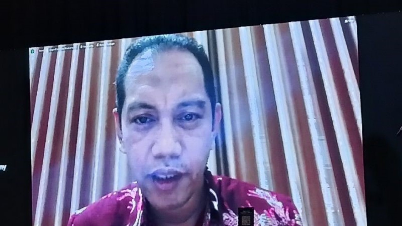 Wakil Ketua Komisi Pemberantasan Korupsi (KPK) Nurul Ghufron saat memberi sambutan secara daring dalam acara Gala Dinner dan Talk Show Alumni Digital Leadership Academy 2022 di Hotel Sultan, Jakarta, Rabu (28/12/2022). (ANTARA/Fathur Rochman)