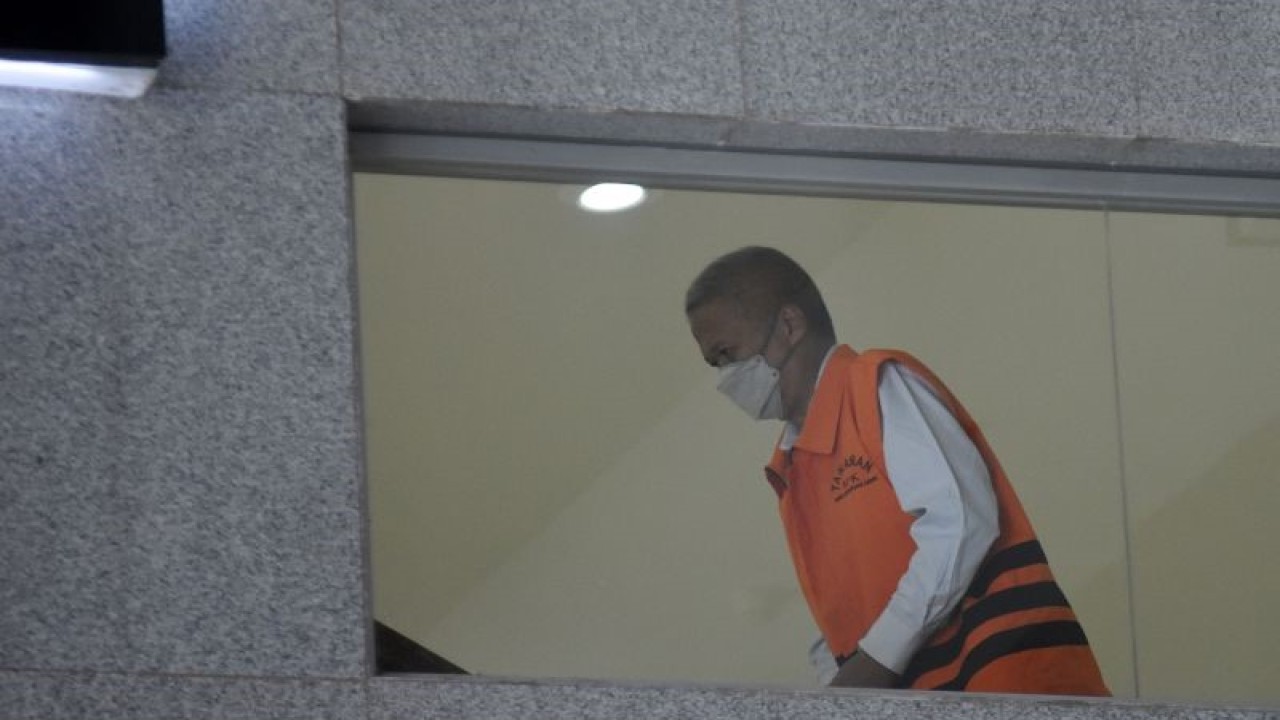 Arsif foto - Tersangka Hakim Agung Sudrajad Dimyati tiba untuk menjalani pemeriksaan di Gedung Merah Putih KPK, Jakarta, Senin (21/11/2022). ANTARA FOTO/Indrianto Eko Suwarso/tom.
