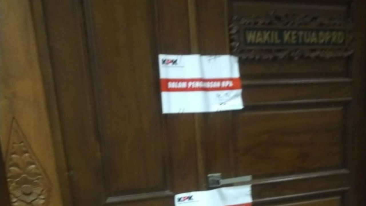 Ruang Wakil Ketua DPRD Jatim Sahat Tua Simanjuntak yang disegel oleh Komisi Pemberantasan Korupsi di Surabaya, Jawa Timur, Rabu (14/12/2022). (ANTARA/Istimewa)