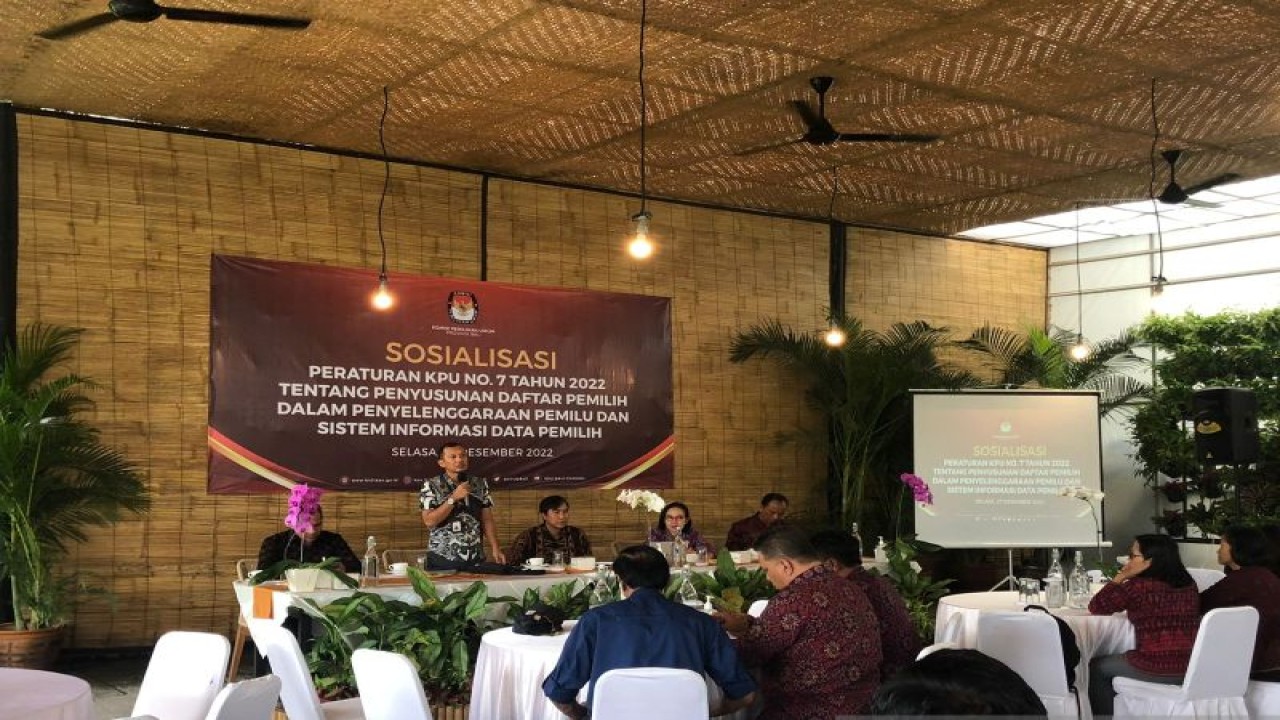KPU Bali dalam sosialisasi PKPU Nomor 7 tahun 2022 soal pemutakhiran data pemilih di Denpasar, Selasa (27/12/2022). ANTARA/Ni Putu Putri Muliantari