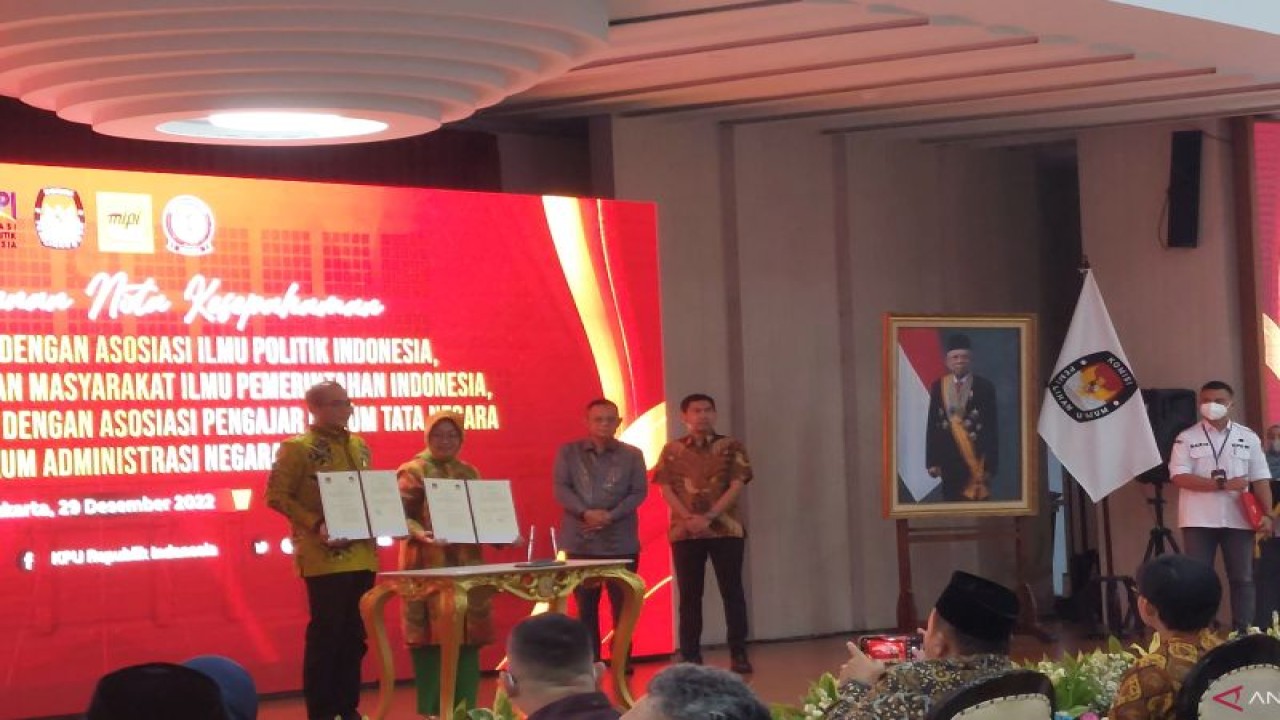 Komisi Pemilihan Umum (KPU) RI bekerjasama dengan universitas dan asosiasi keilmuan guna meningkatkan kualitas penyelenggaraan Pemilu Serentak 2024. (ANTARA/Boyke Ledy Watra)
